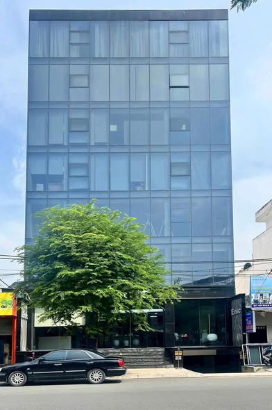 Tòa nhà 8 tầng mặt tiền Phạm Văn Bạch, Tân Bình, 319m² giá 100 tỷ - Dòng tiền ổn định 4,3 tỷ/năm!