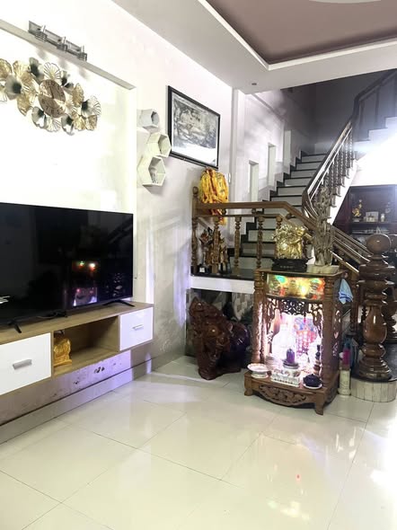 Nhà riêng 2.5 tầng mặt tiền Hoàng Thị Loan 150m² giá 3.8 tỷ - Đầu tư sinh lời ngay!