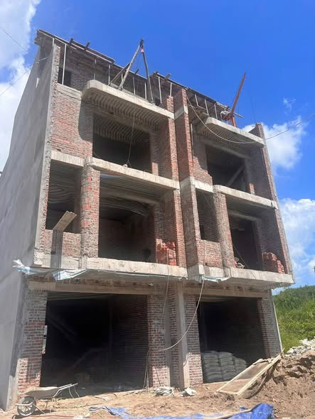 Nhà 4 tầng Hạ Long 75m² giá 2.85 tỷ - Ô tô đỗ trong sân, hướng Đông Bắc!