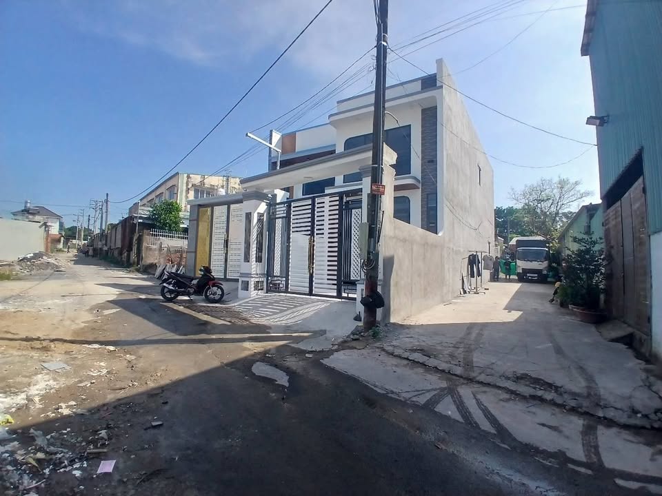 Nhà đẹp Trảng Dài, Biên Hòa 100m² giá 2.78 tỷ - Góc 2 mặt tiền thoáng mát!