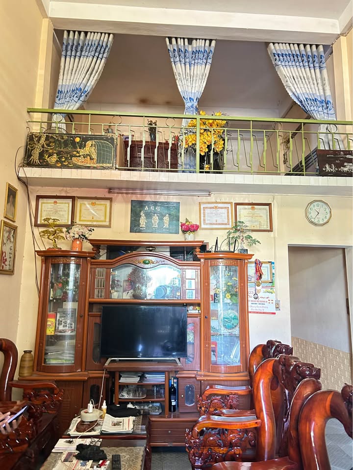 Nhà riêng đường Lê Đình Chinh, Kon Tum, 216m² giá 2.1 tỷ - Gác lửng tiện nghi!