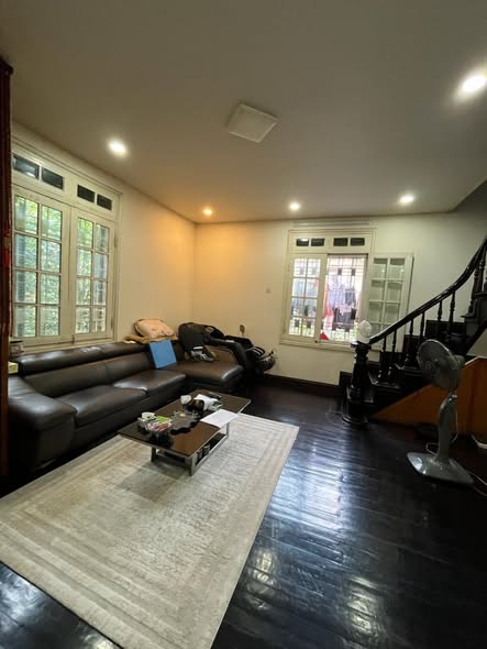 Biệt thự phố Nguyễn Biểu Ba Đình 50m² giá 16 tỷ - Sổ đỏ chính chủ, thiết kế sang trọng!