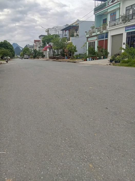 Nhà cấp 4 tại đường Phạm Văn Đồng, phường Tân Phong, 165m² - Giá chỉ 2 tỷ!