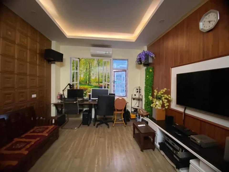 Nhà 5 tầng Minh Khai 30m² giá 3.25 tỷ - Đẹp ở ngay, sổ đỏ chính chủ!