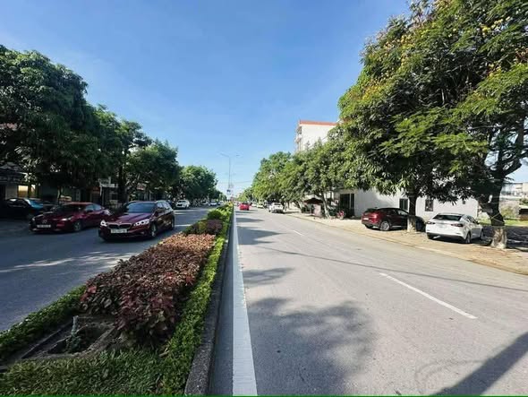 FrontHouse mặt tiền đường Hữu Nghị Đồng Hới 140m² giá 7.8 tỷ - Cơ hội kinh doanh hiếm có!