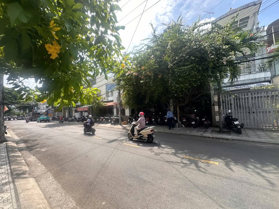 Bán lô đất Lê Đại Hành 225.6m² giá 36.1 tỷ - Đầu tư sinh lời tại Nha Trang!