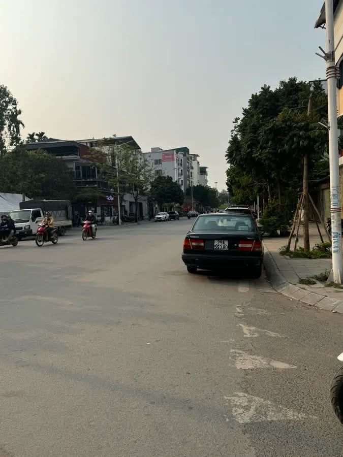 Bán đất ngõ 55 phố Gia Thượng, Long Biên 1300m² giá 90 tỷ - Đầu tư siêu phẩm!