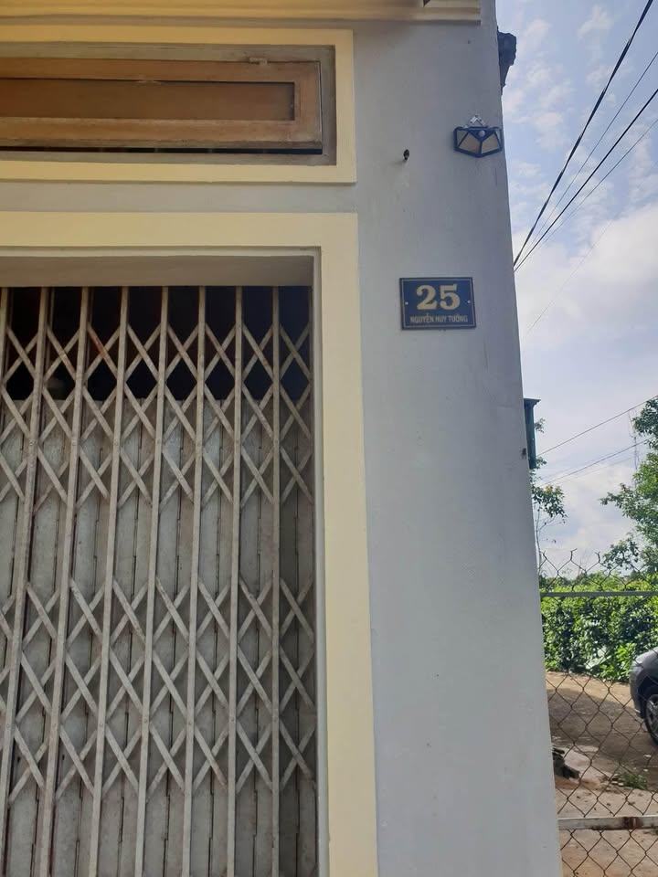 Nhà cho thuê tại 25 Nguyễn Huy Tưởng, Bảo Lộc, 1.5 triệu - Sân đậu xe ô tô thoải mái!