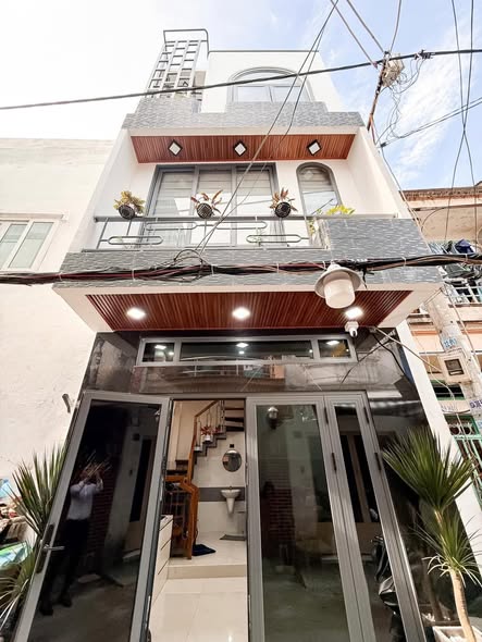 Nhà đẹp 3 tầng đường Nguyễn Tri Phương Q10, 55m² giá 5.1 tỷ - Sổ hồng chính chủ!