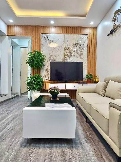 Căn hộ Tập thể tầng 1 đường Quan Nhân 36m² giá 5.49 tỷ - Sổ đỏ chính chủ, mở văn phòng lý tưởng!