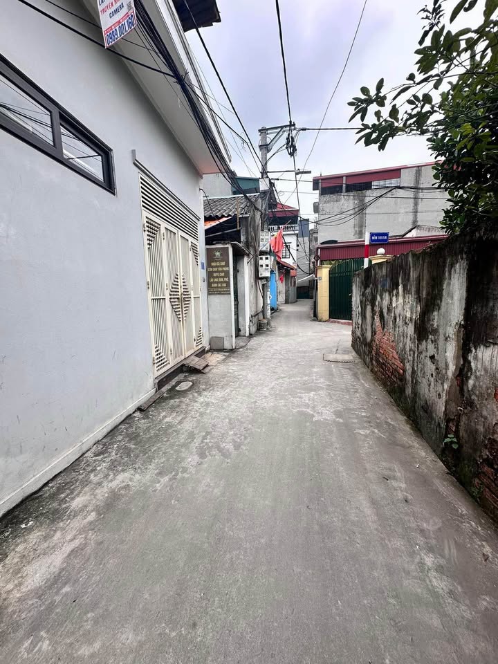 Đất Việt Hưng Long Biên 54m² giá 5 tỷ - Mặt tiền lý tưởng gần phố!