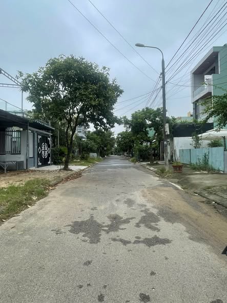 Đất nền Hòa Sơn Đà Nẵng 100m² giá 2.4 tỷ - Khu dân cư đông đúc, giao thông thuận tiện!