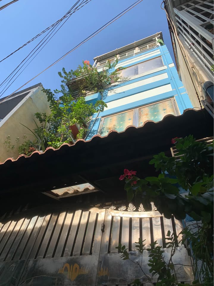 Nhà riêng quận 4, 31m² giá 4.8 tỷ - Gần chợ Hoàng Diệu chỉ 100m!