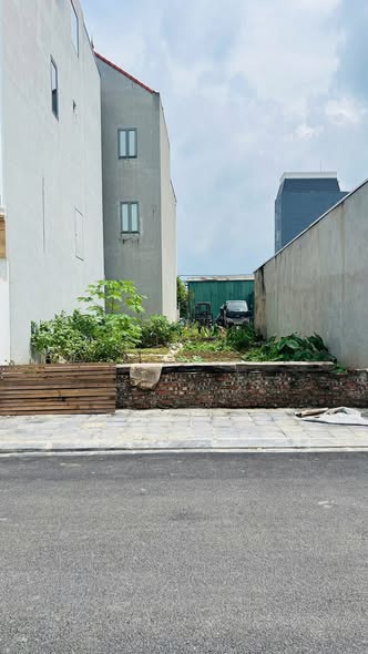 Đất nền đẹp tại Uy Nỗ, Đông Anh 102m² - Sổ đỏ chính chủ, vị trí kinh doanh đắc địa!