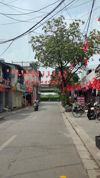 Nhà phố Hoàng Đạo Thành 63m² giá 24.8 tỷ - Lô góc 2 mặt thoáng, thang máy hiện đại!