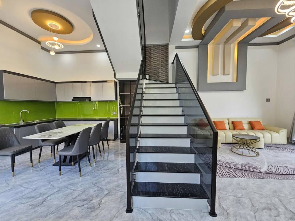 Nhà lầu hiện đại tại Long Hoa, Hòa Thành, 99m² giá 2.55 tỷ - Đầu tư sinh lời tốt!