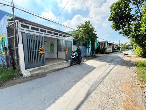 Nhà cấp 4 mặt tiền nhựa Mỹ Bình, 104m² giá 2.2 tỷ - Thích hợp kinh doanh!