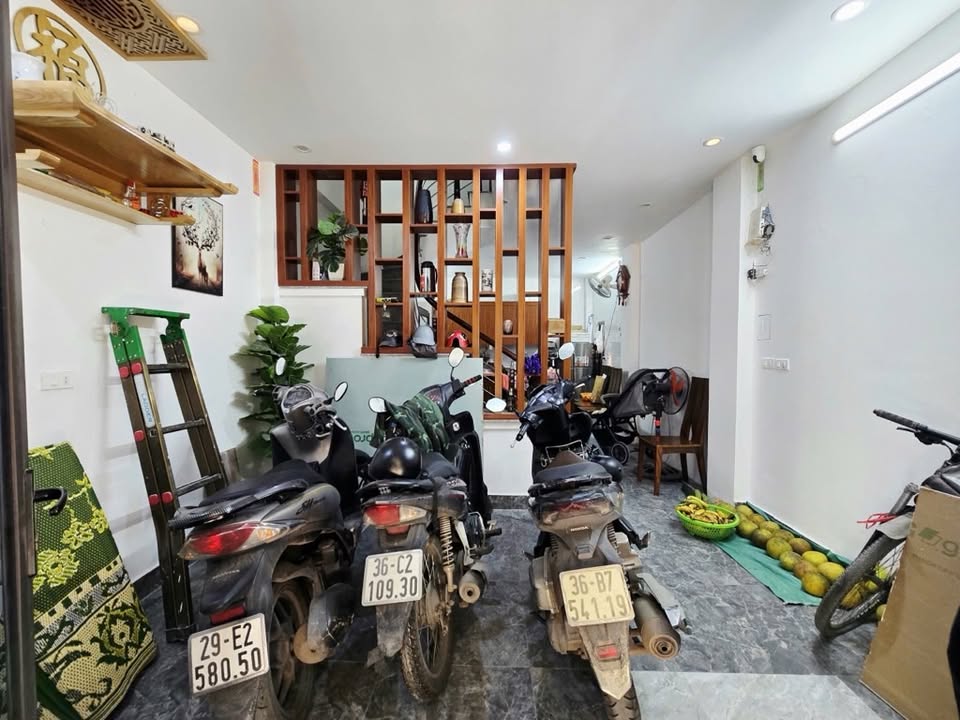 Nhà 5 tầng 33m² tại Thanh Nhàn, chỉ 5.4 tỷ - Chính chủ, giao dịch ngay!