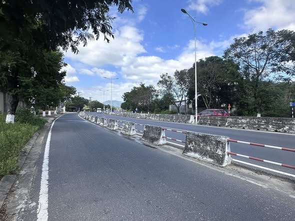 Đất liền kề mặt tiền đường Nguyễn Tất Thành, Nha Trang 5470.7m² giá 25 tỷ - Cơ hội đầu tư hấp dẫn!