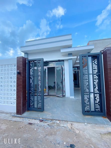 Nhà mới thiết kế hiện đại tại Phú Khương, Bến Tre 100m² giá 1.4 tỷ - Sẵn sàng vào ở!