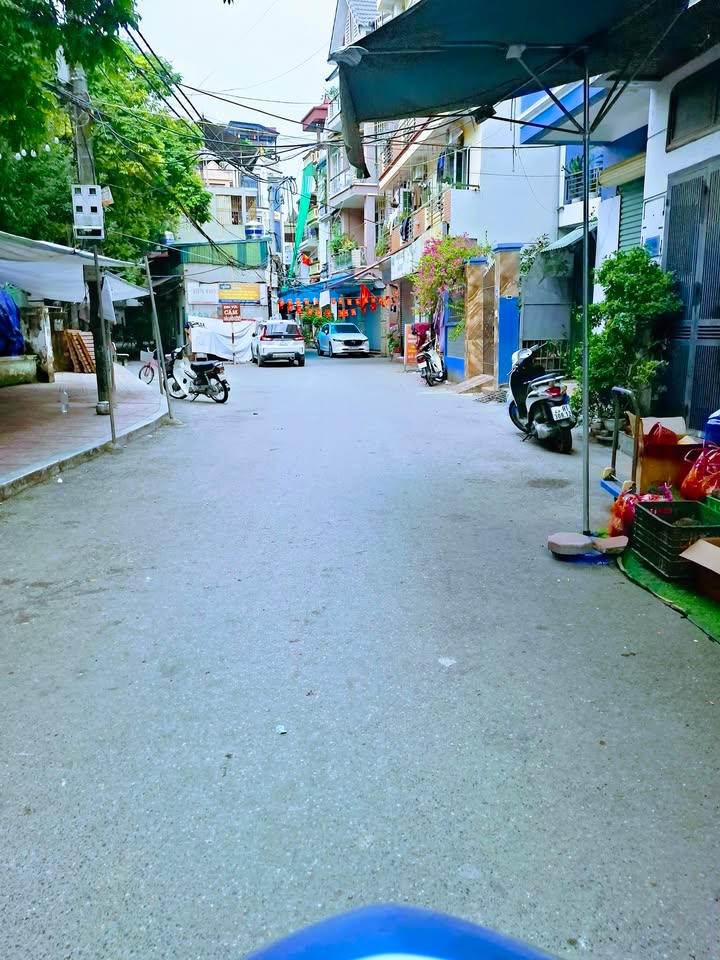 Nhà mặt phố Biên Giang 35m² giá 4 tỷ - Đầu tư sinh lời, tiện ích hoàn hảo!