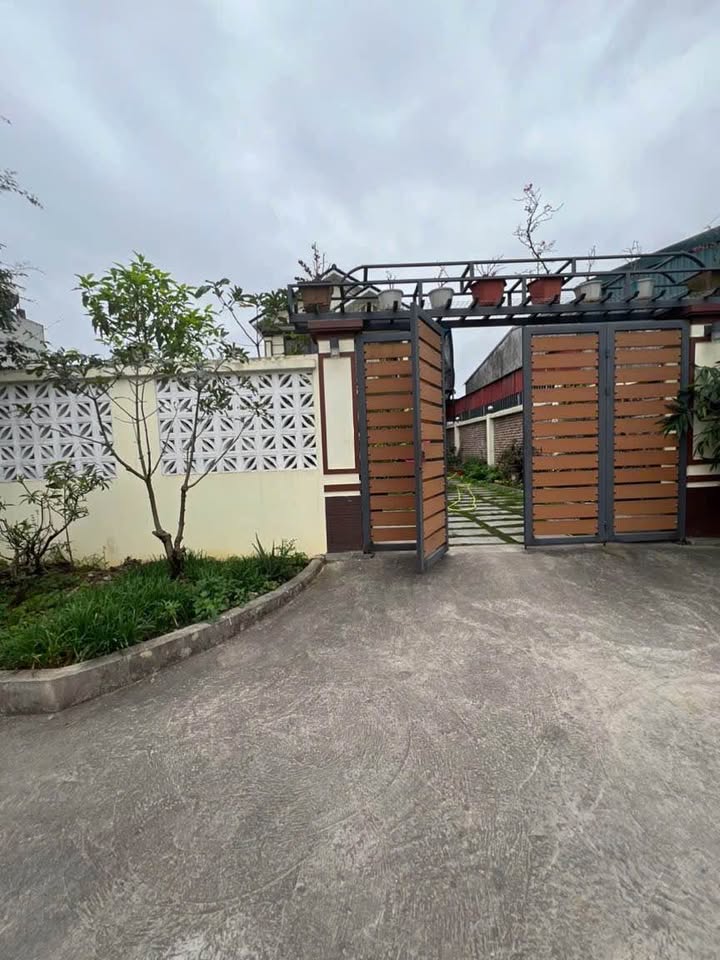 Biệt thự sân vườn Hoành Bồ 180m² giá 3,5 tỷ - Không gian sống lý tưởng!