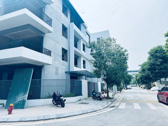 Townhouse 157m² tại Khu đô thị Lạc Ngàn - Giá chỉ 11 tỷ - Cơ hội đầu tư tuyệt vời!