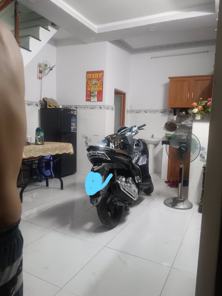 Nhà phố Bà Điểm, Hóc Môn 26m² giá 2.4 tỷ - Sổ riêng, hẻm 3m thoáng mát!