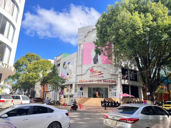 Cho thuê FrontHouse 300m² đường Ngô Quyền, Buôn Ma Thuột - Vị trí đắc địa cho kinh doanh