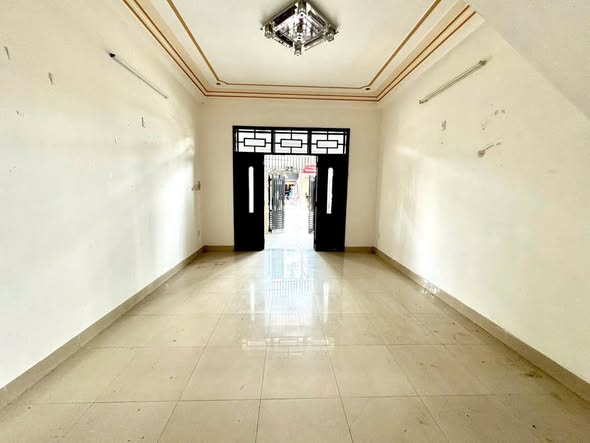 Nhà mặt tiền kinh doanh Phước Long Nha Trang 100m² giá 15 triệu - Vị trí đắc địa cho mọi loại hình kinh doanh!