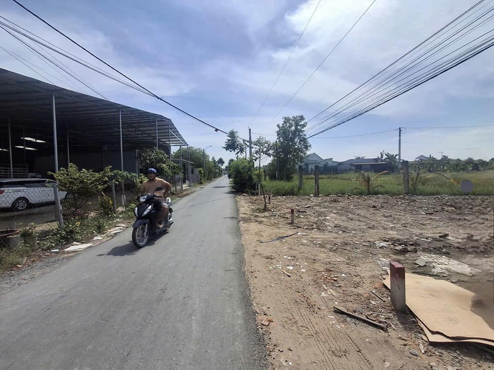 Nhà mặt tiền Trường Bình, Cần Giuộc 166m² giá 2.6 tỷ - Kinh doanh sầm uất!