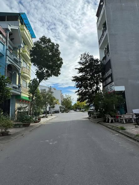 Đất lô góc 2 mặt tiền đường Phan Huy Chú 90.8m² giá 17 tỷ - Vị trí đắc địa cho kinh doanh!