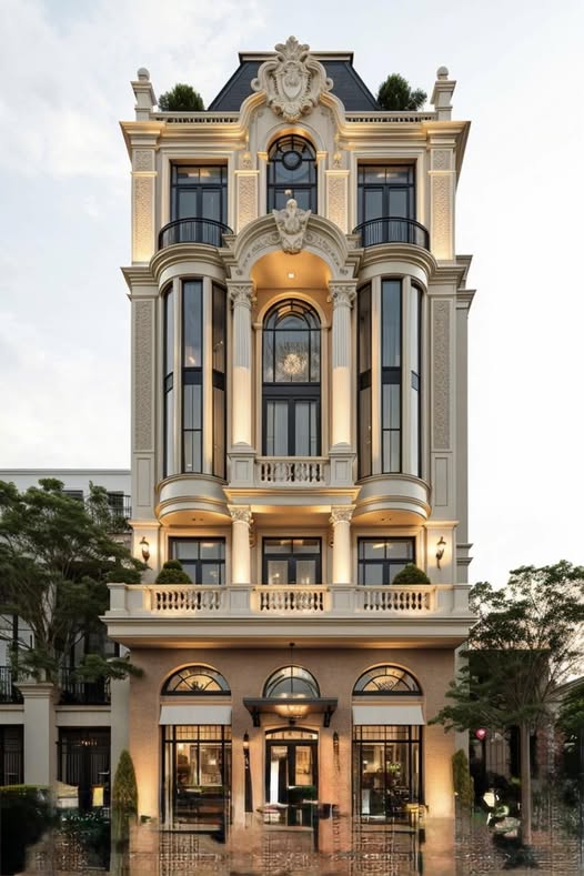 Nhà mặt phố Hoàng Quốc Việt 160m² giá 170 tỷ - Cơ hội đầu tư vàng!