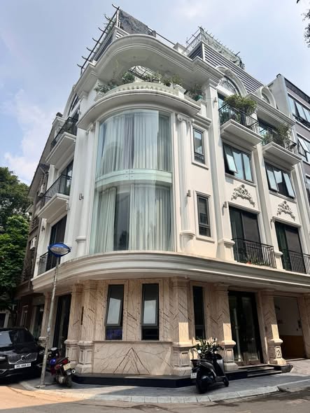 Mặt phố Yên Hoa 108m² giá 115 tỷ - Lô góc siêu hiếm view Hồ Tây!