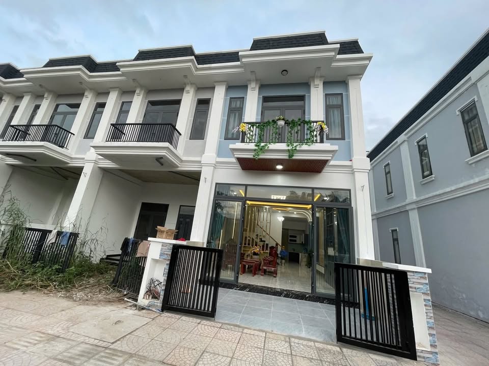 Townhouse The Sol City Cần Giuộc 75m² giá 4.5 tỷ - Sẵn sàng ở ngay!