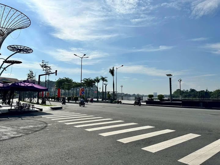 Nhà mặt tiền Bạch Đằng, Chánh Nghĩa 60m² giá 9 tỷ - Vị trí đắc địa cho kinh doanh!