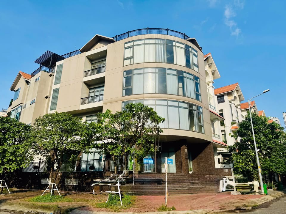 Cho thuê nhà góc 2 mặt tiền đường Hoàng Trọng Mậu, Quận 7 - Diện tích 200m², Giá 200 triệu/tháng