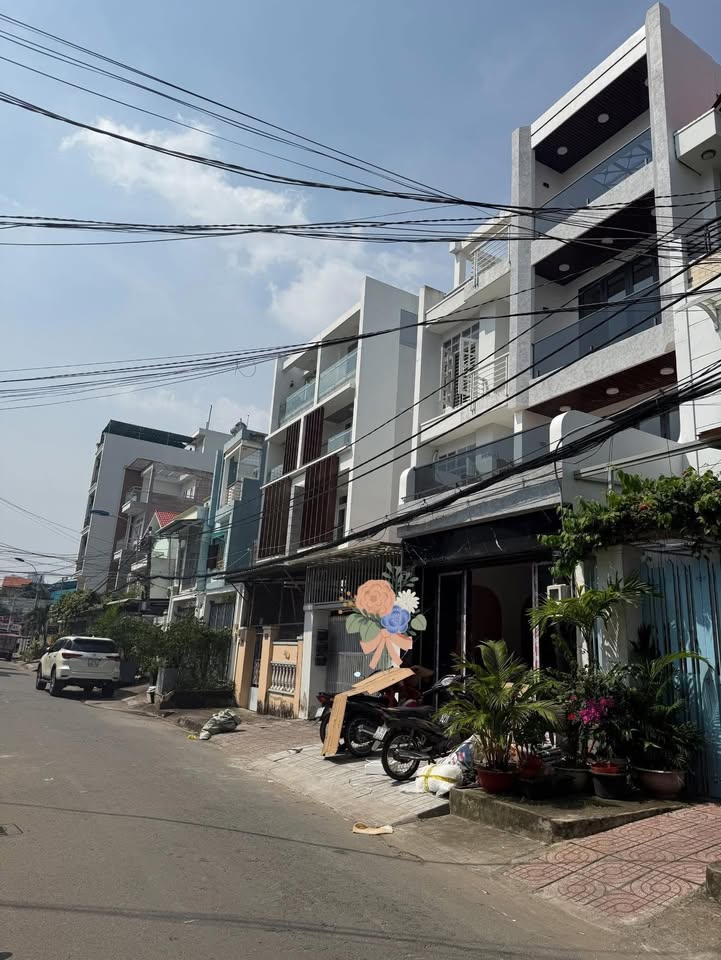 Nhà mặt tiền 41m² Tân Quy, Quận 7 chỉ 9.5 tỷ - Kinh doanh sầm uất!