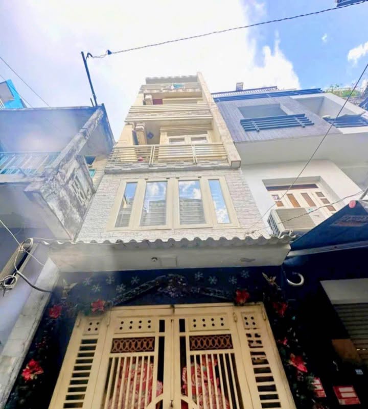 Nhà riêng Quận 4 - Đoàn Văn Bơ 26m² giá 5 tỷ - Xây dựng kiên cố, vào ở ngay!