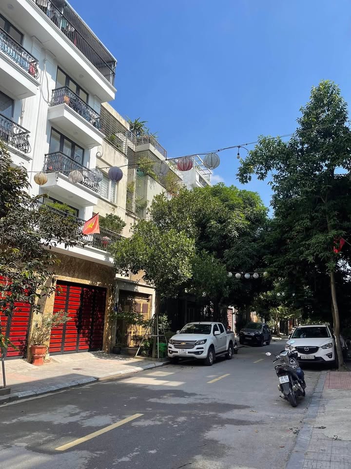 Nhà phố Văn Phú, Hà Đông 90m² giá 23 tỷ - Đầu tư sinh lời lý tưởng!