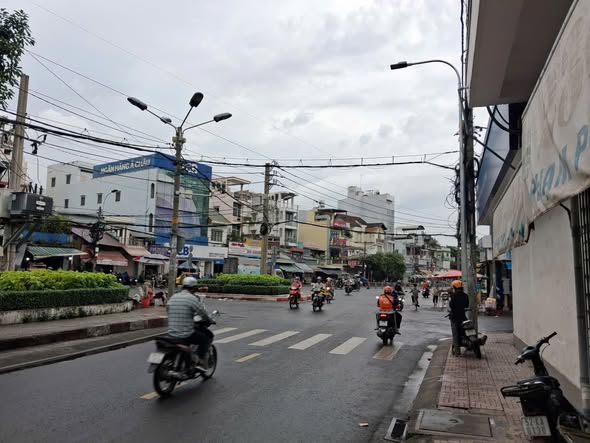 Nhà mặt tiền Phạm Phú Thứ, quận 6, 60m² giá 11 tỷ - Đầu tư sinh lời ngay lập tức!