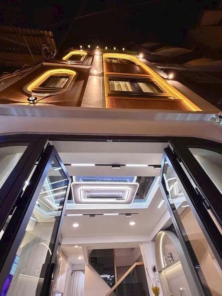 Nhà đẹp 4 tầng BTCT Cách Mạng Tháng 8, Q3 - Giá 4.98 tỷ, cơ hội hiếm có!