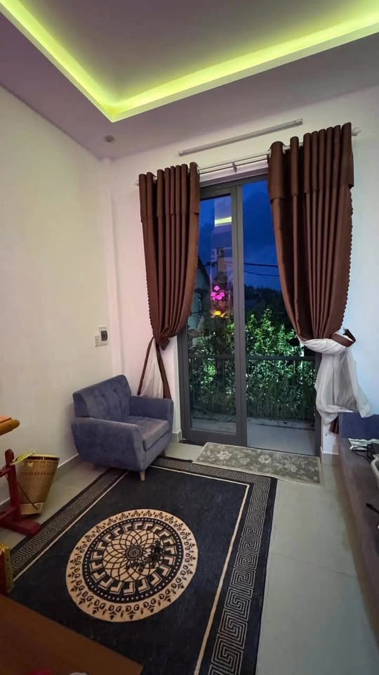 Nhà 2 Tầng Dương Thiệu Tước 66m² giá 2 tỷ - Nhà còn mới, sẵn sàng vào ở!