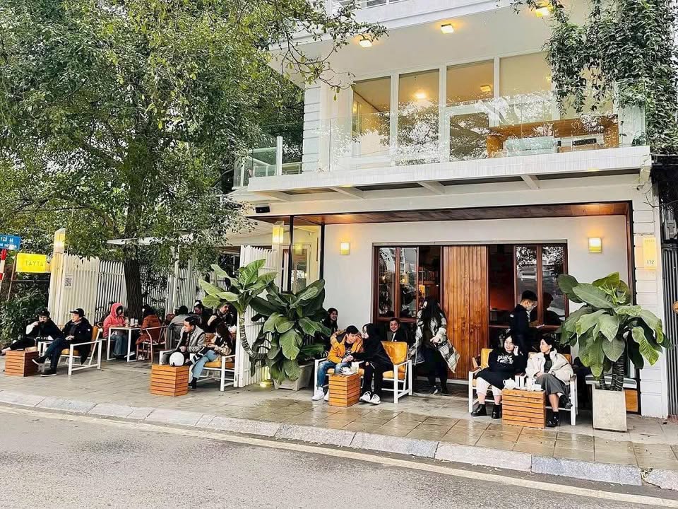 Quán Cafe cho thuê đường Chùa Láng 400m² giá 40 triệu - Sẵn sàng vận hành ngay!
