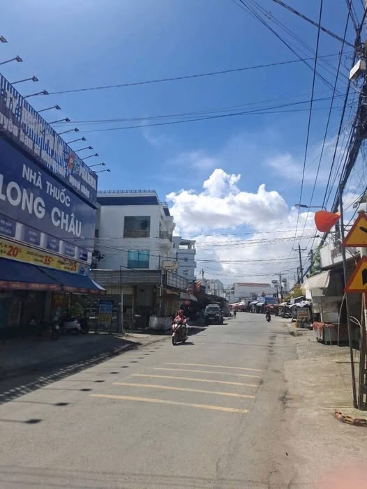 Nhà mặt tiền Nguyễn Văn Tỏ, Long Bình Tân 81m² giá 3.6 tỷ - Kinh doanh sầm uất!