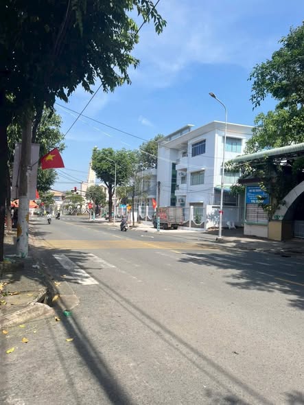 Nhà riêng Bình Đa - 104m² giá 6.8 tỷ - Vị trí đắc địa gần chợ!