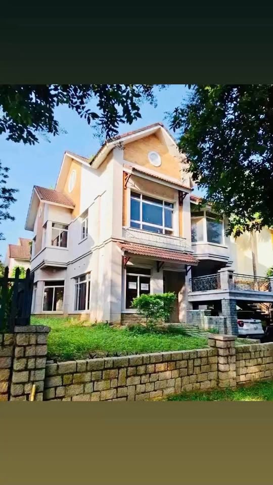 Biệt thự compound Thảo Nguyên Sài Gòn, Q9 - 384m² giá 28 tỷ - An ninh, tiện ích đầy đủ!