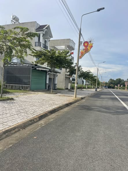 Bán lô đất mặt tiền đường 30 tháng 4, xã Trảng Bom, 100m², giá 5.6 tỷ - Tiềm năng phát triển cao!