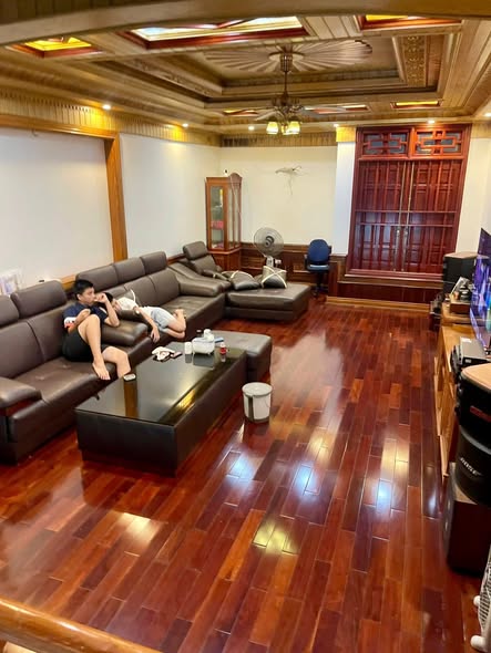 Bán nhà mặt phố Lê Hoàn Thanh Hóa 90m² giá 9.6 tỷ - Tổ ấm đẳng cấp giữa lòng phố lớn!