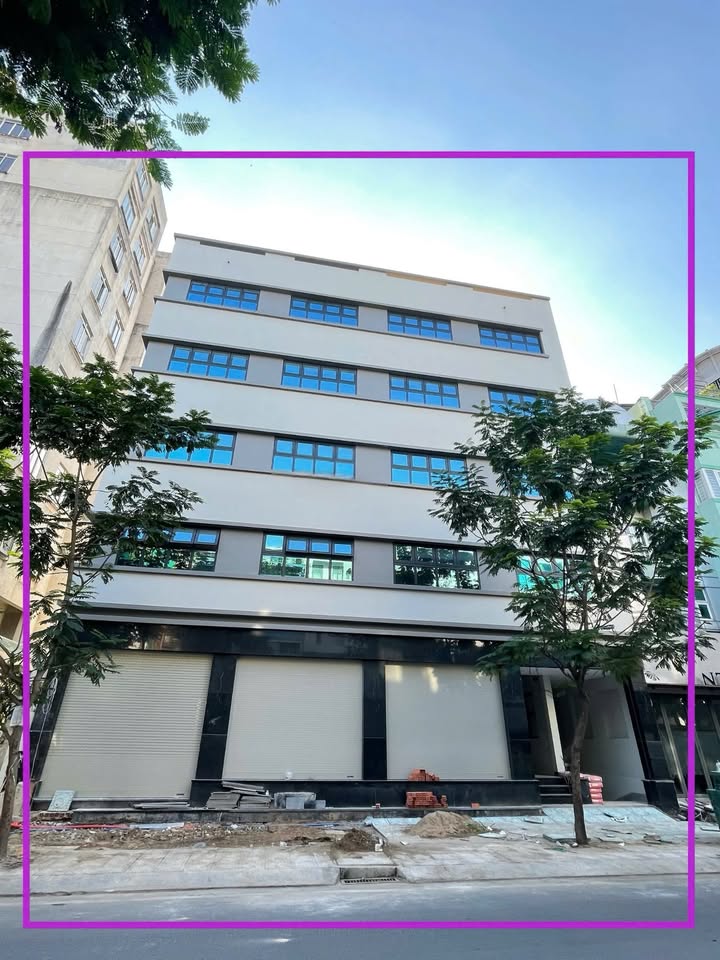 Nhà mặt tiền đường Thành Thái 170m² giá 140 triệu - Thang máy, hầm để xe tiện lợi!